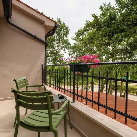 Boutique Paradiso 3* Filipini
