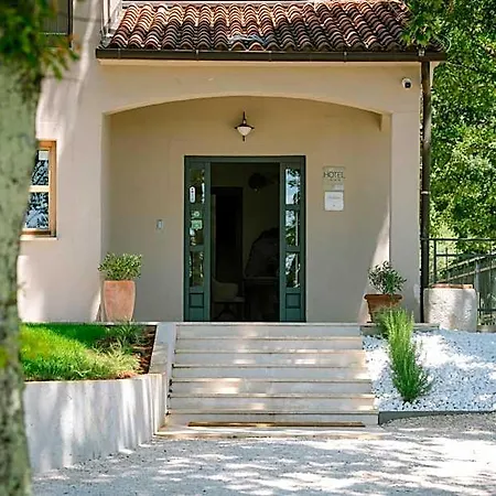 Boutique Paradiso 3* Filipini